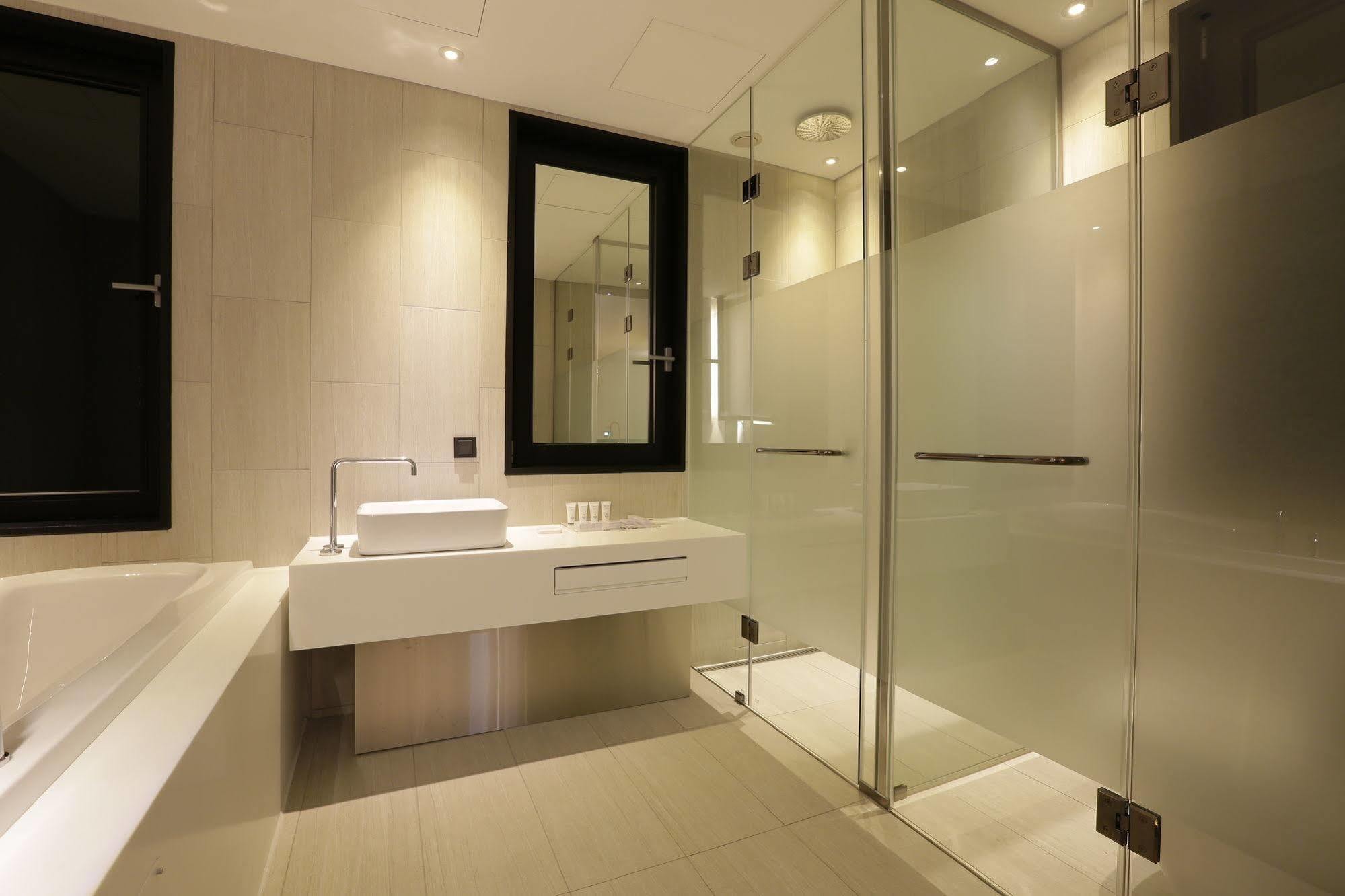 Hotel The Designers Инчон Экстерьер фото